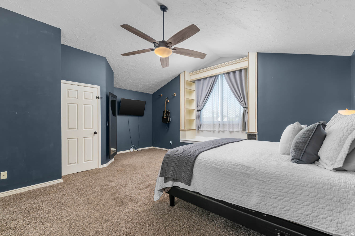 GOLDEN MEADOWS - Residential