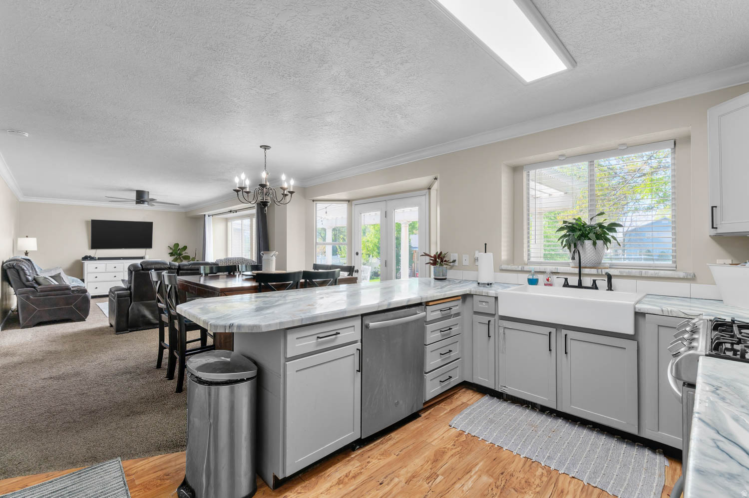 GOLDEN MEADOWS - Residential