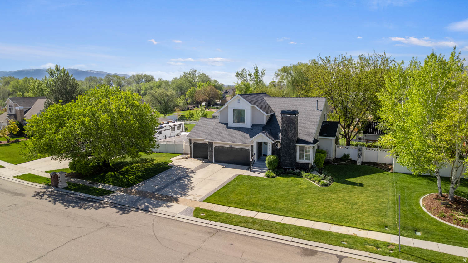 GOLDEN MEADOWS - Residential