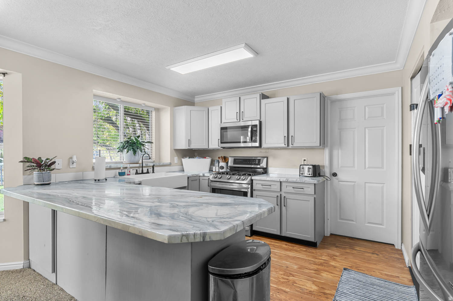 GOLDEN MEADOWS - Residential
