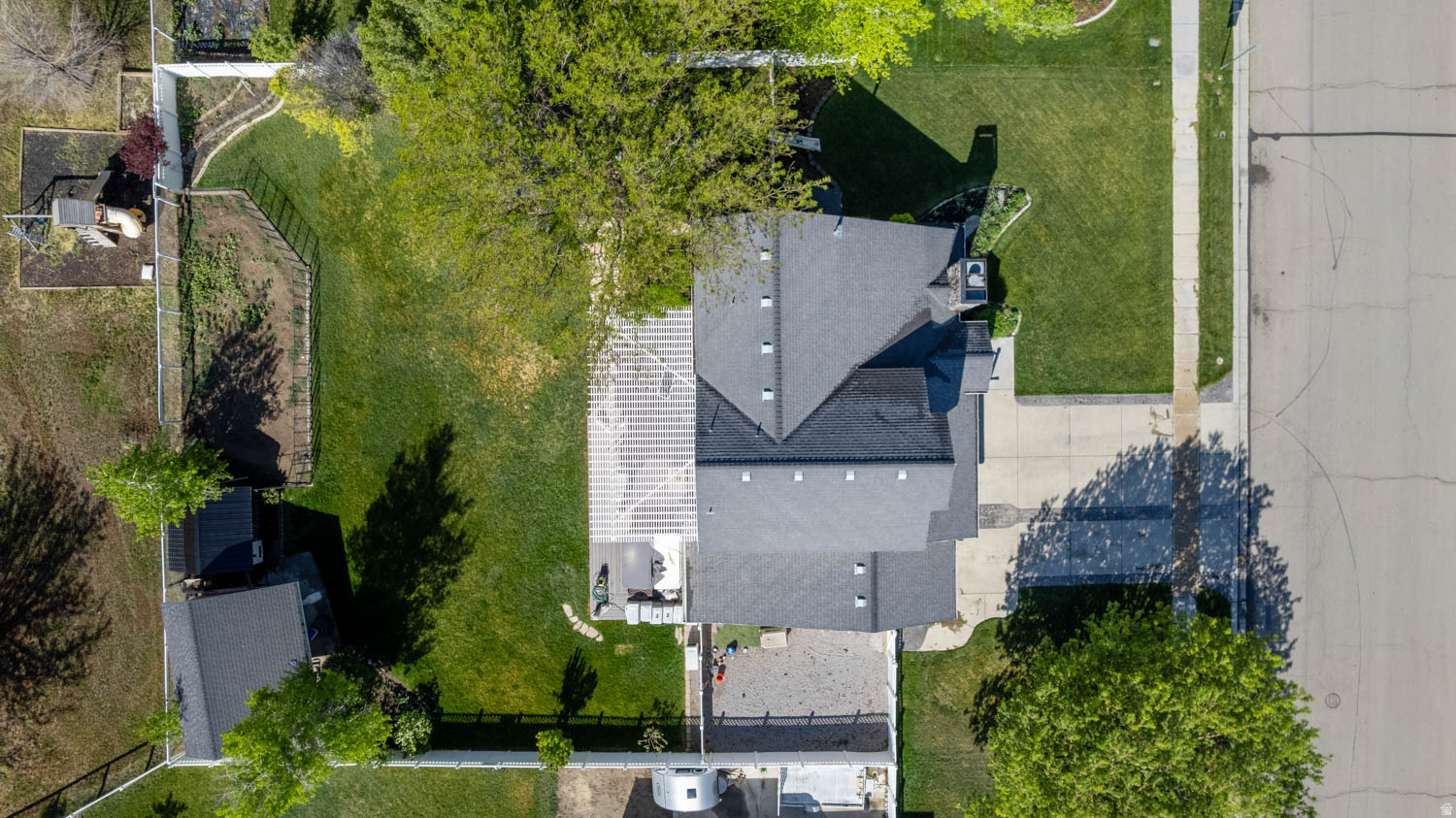 GOLDEN MEADOWS - Residential
