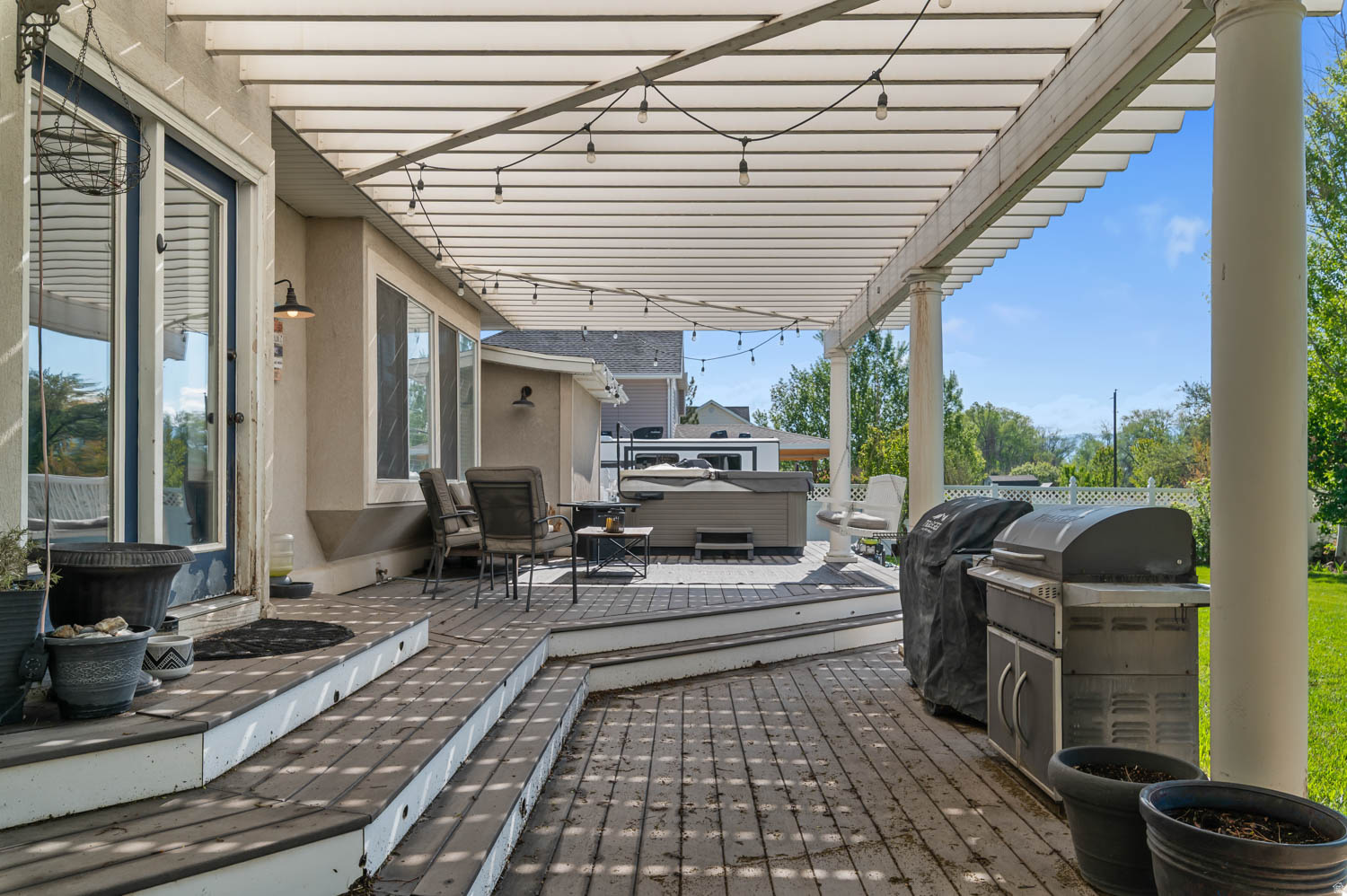 GOLDEN MEADOWS - Residential