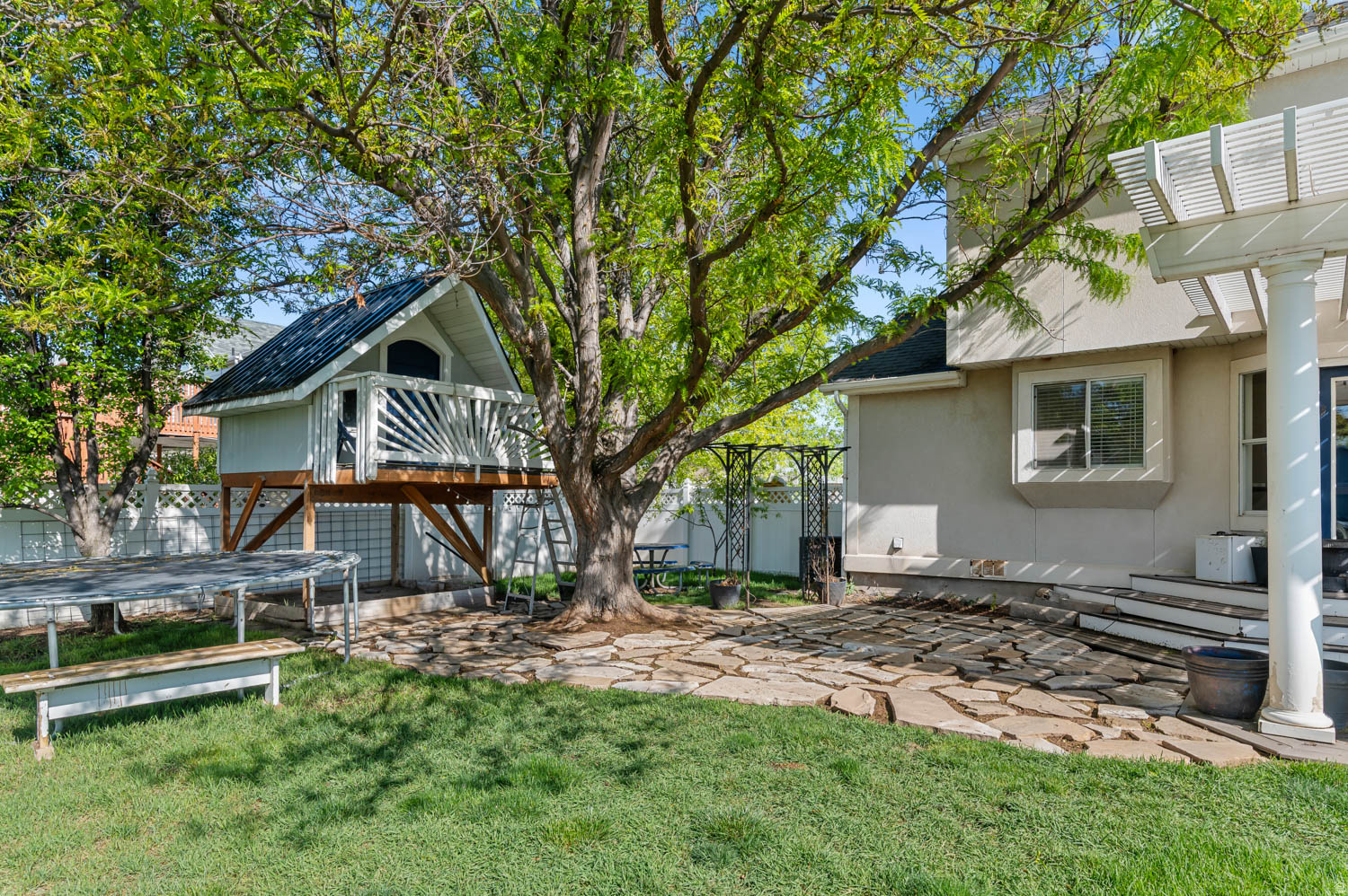 GOLDEN MEADOWS - Residential