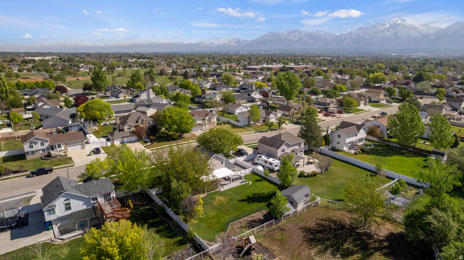 GOLDEN MEADOWS - Residential