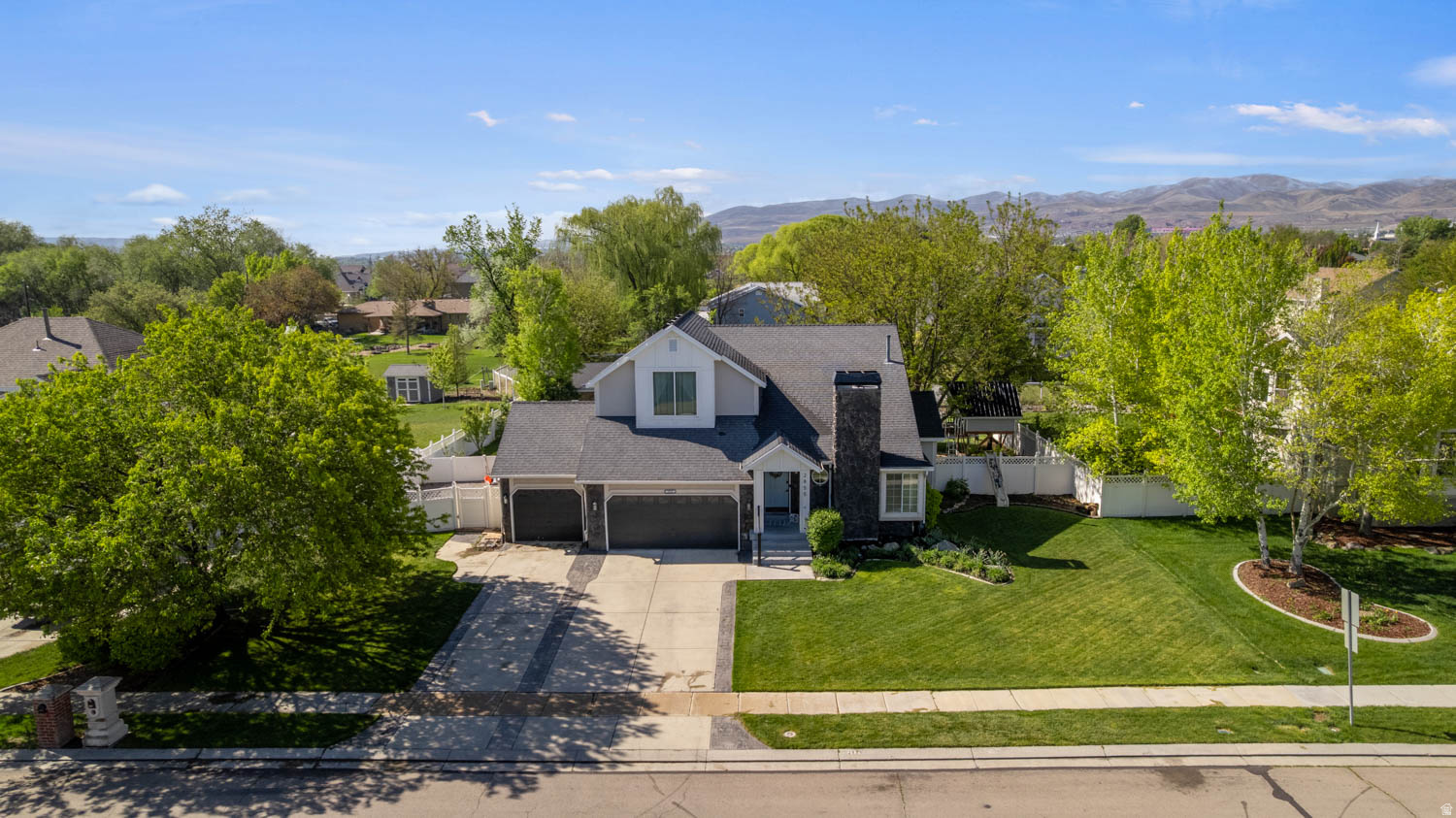 GOLDEN MEADOWS - Residential