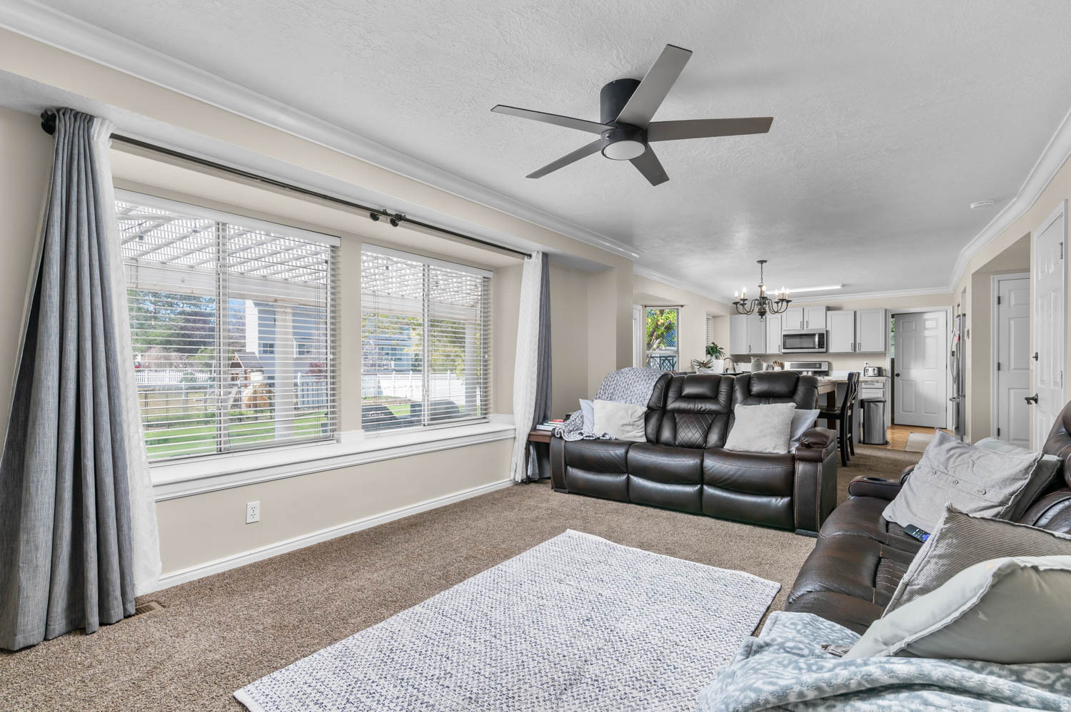 GOLDEN MEADOWS - Residential