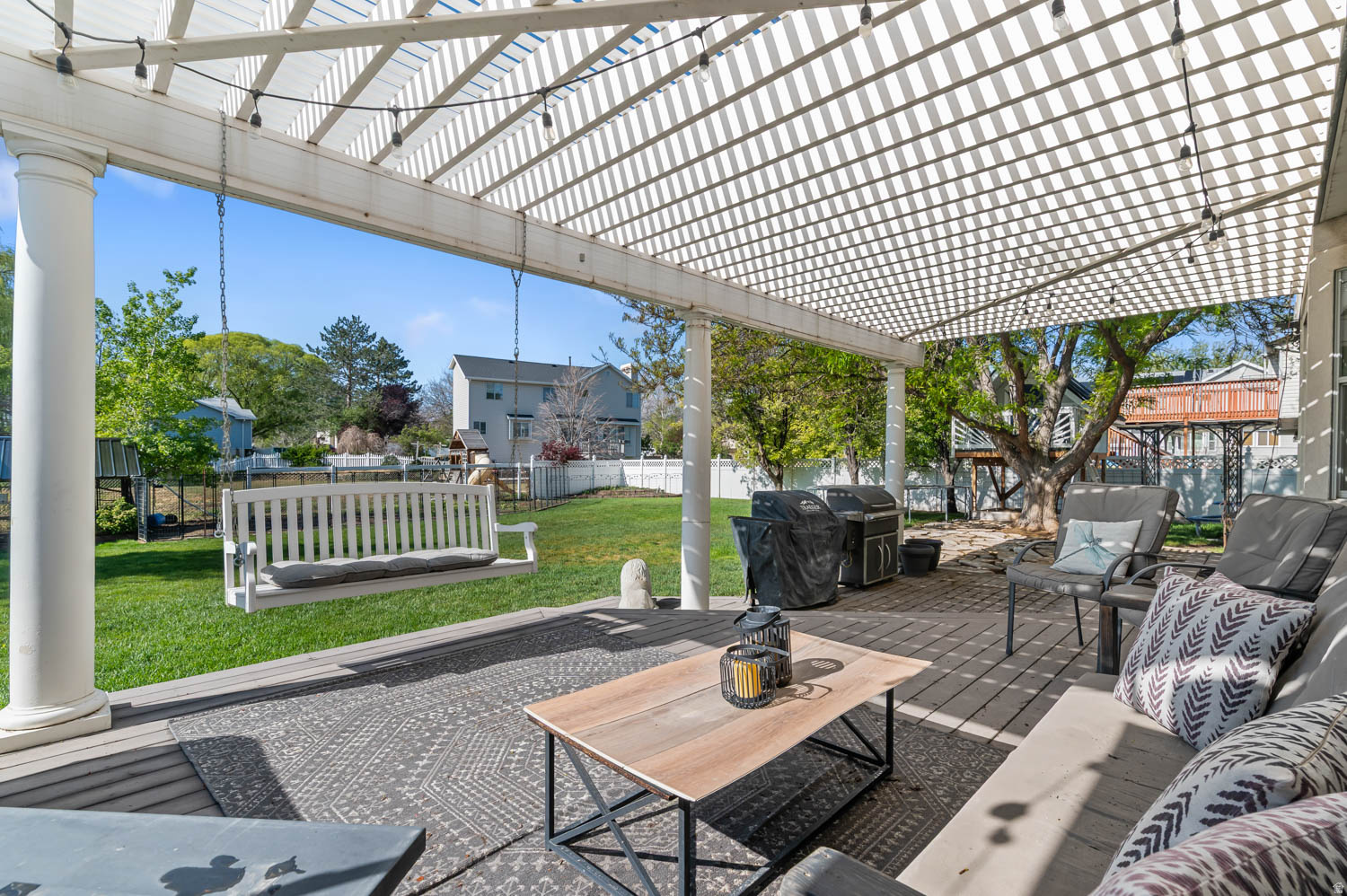 GOLDEN MEADOWS - Residential