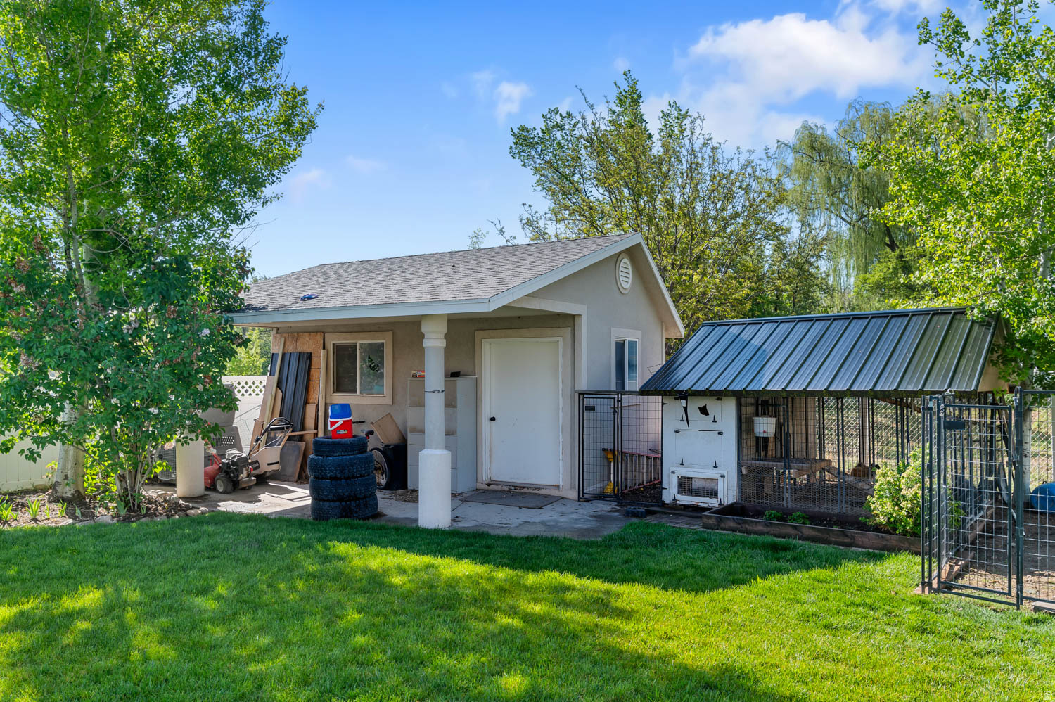 GOLDEN MEADOWS - Residential