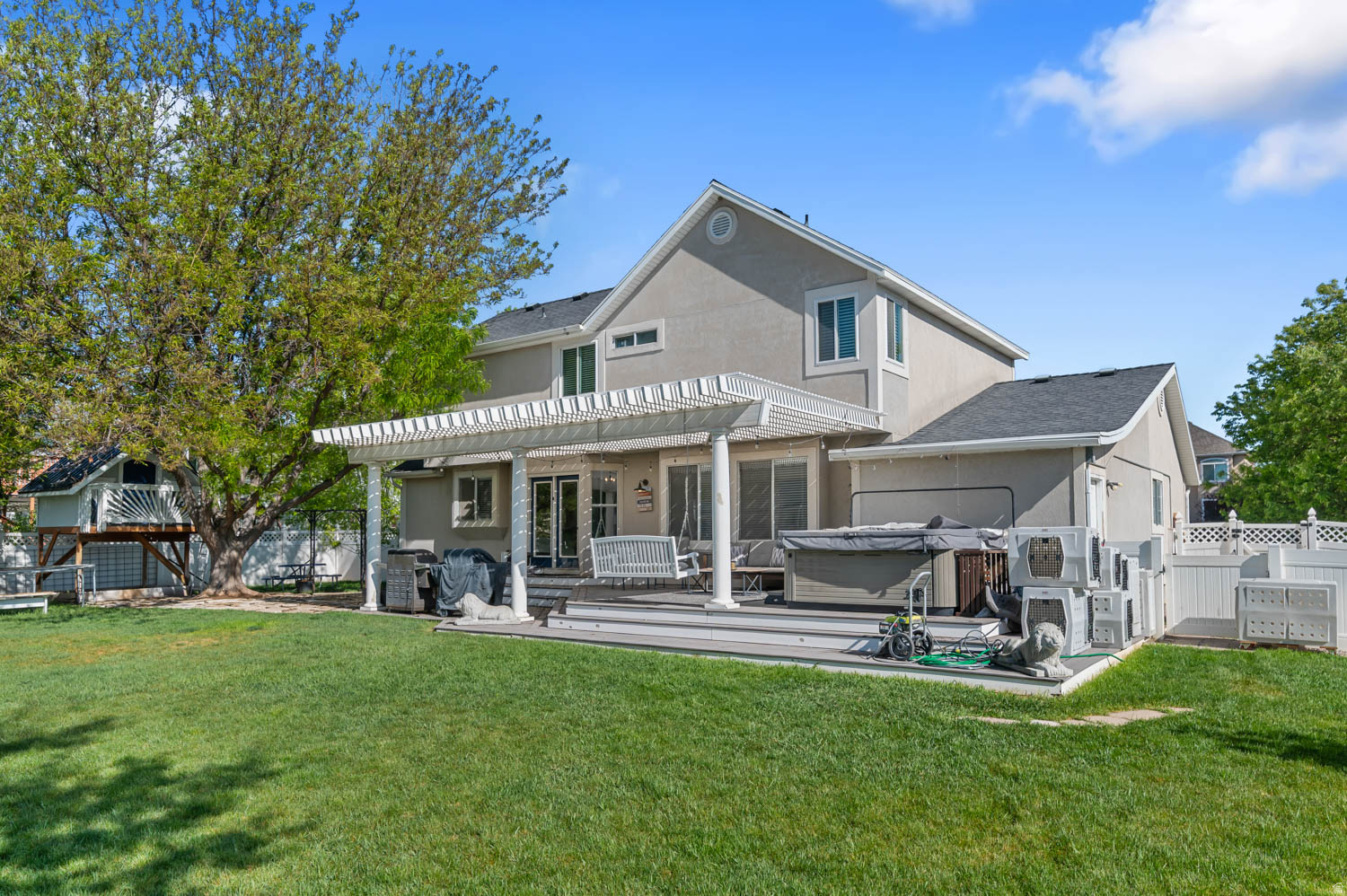 GOLDEN MEADOWS - Residential
