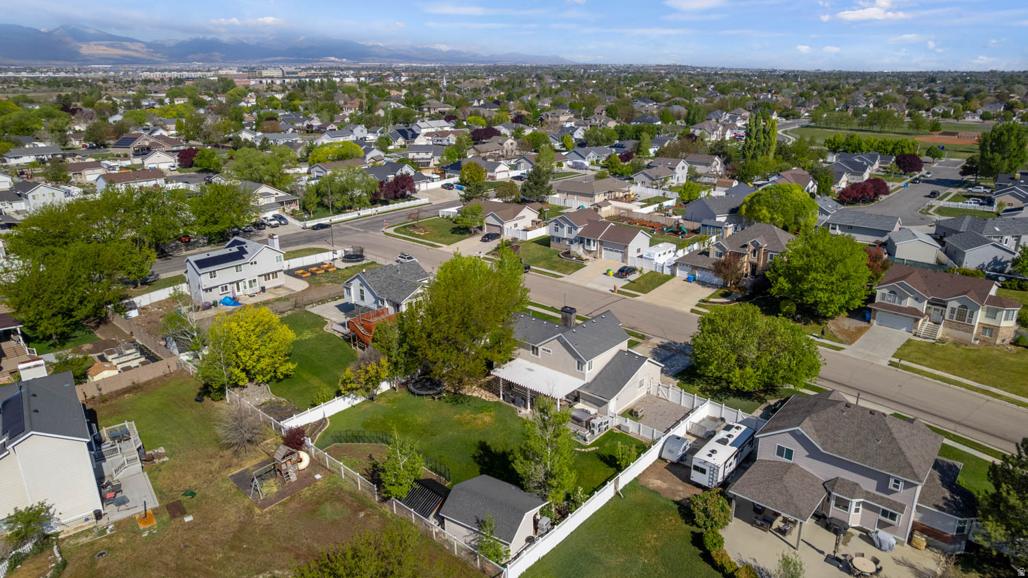 GOLDEN MEADOWS - Residential