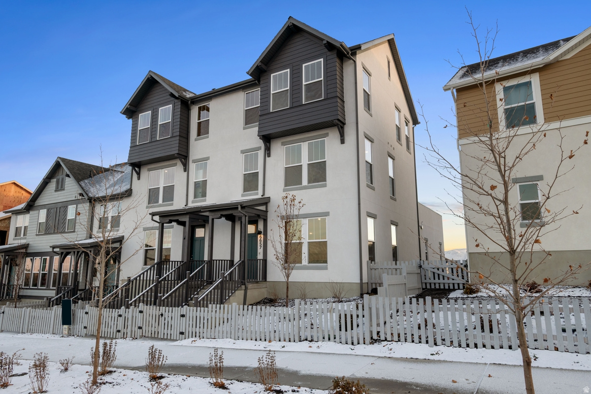 DAYBREAK - Residential