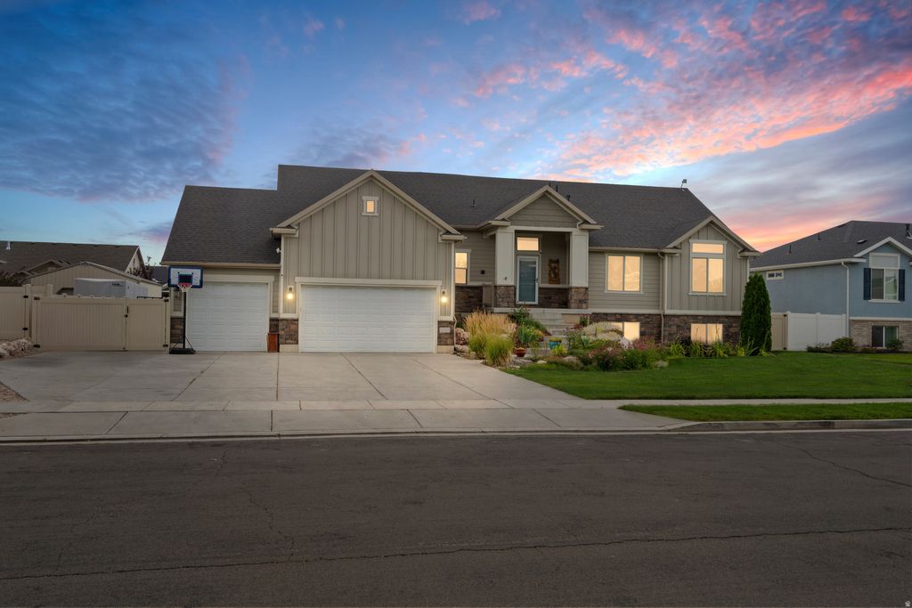 Photo of 747 W 2775 N, Pleasant View, UT 84414 (MLS # 2141467)
