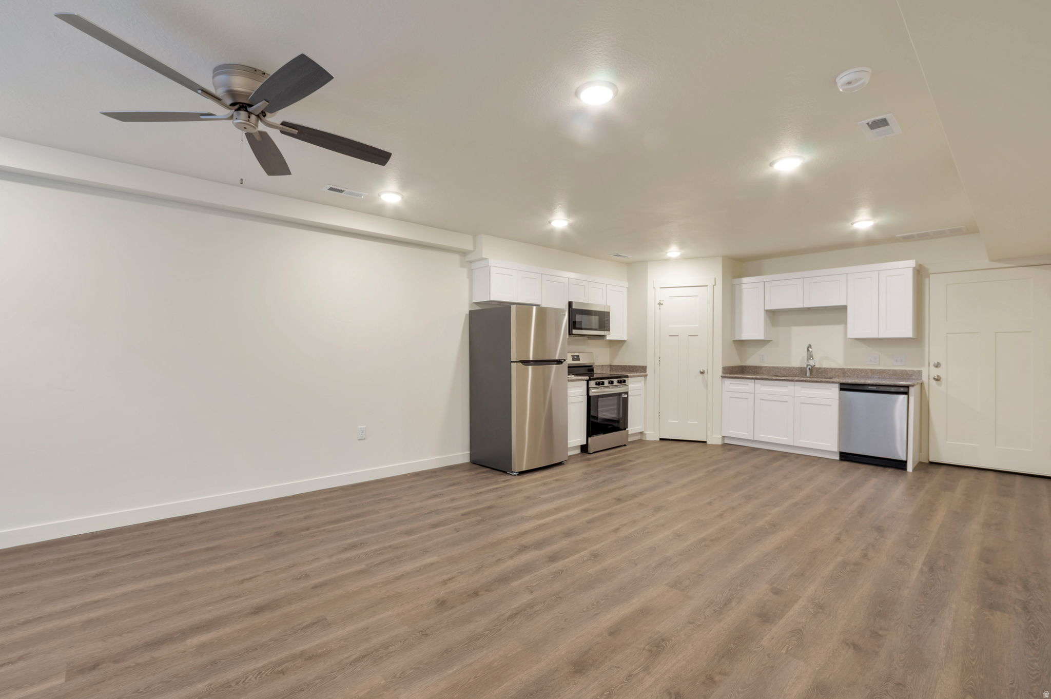 VILLAS AT THE POINTE - Residential