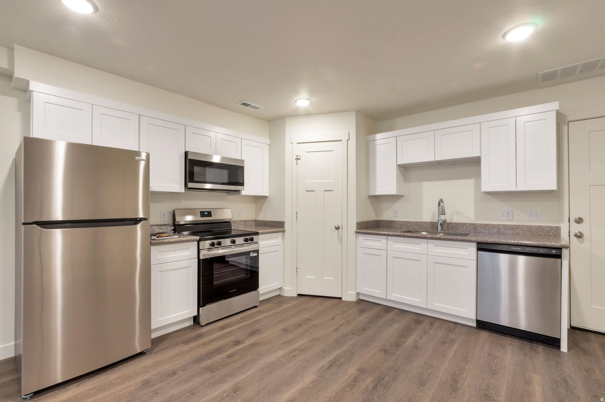 VILLAS AT THE POINTE - Residential