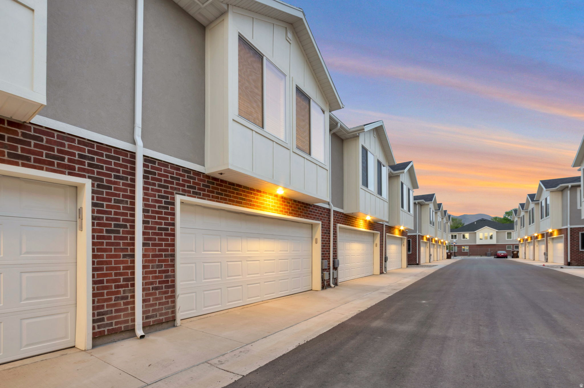 VILLAS AT THE POINTE - Residential