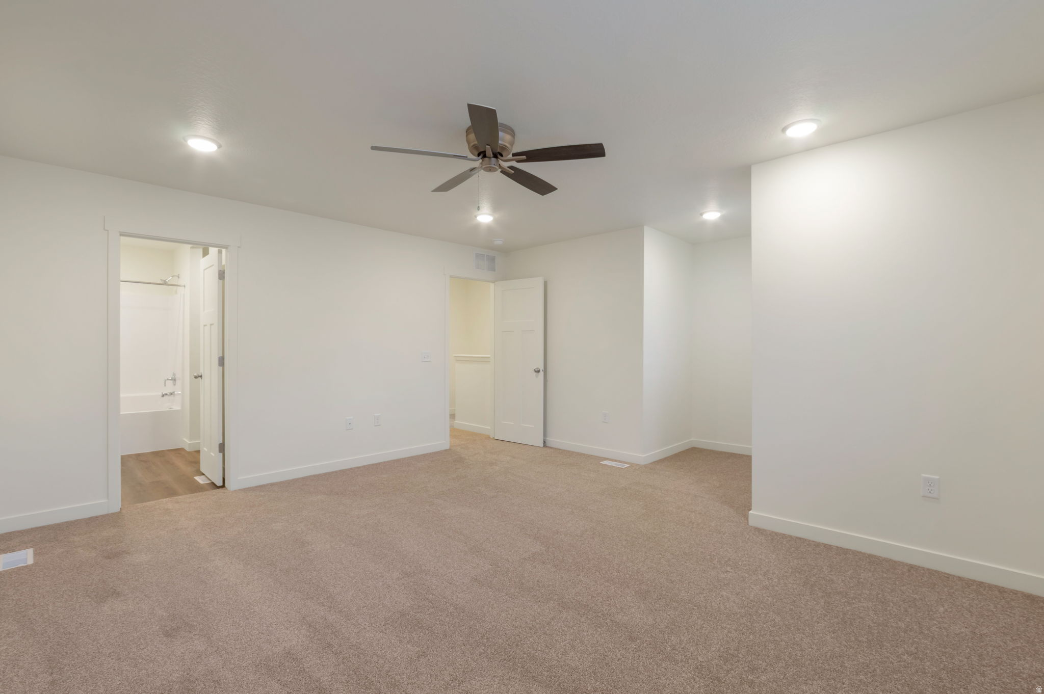 VILLAS AT THE POINTE - Residential