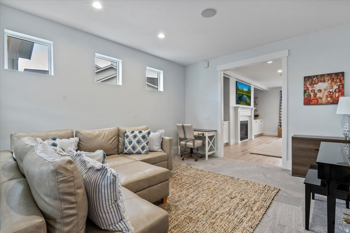 HIDDEN HOLLOW - Residential