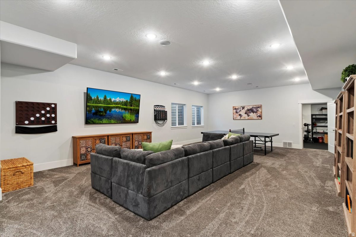 HIDDEN HOLLOW - Residential