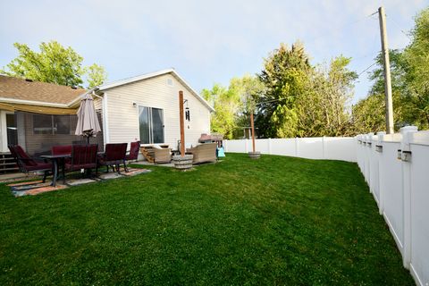 Tiny photo for 228 S LARKIN LN W, Kaysville, UT 84037 (MLS # 2150302)