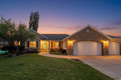 Homes For Sale - 936 S Davis Creek Ln<br/> Farmington, UT 84025