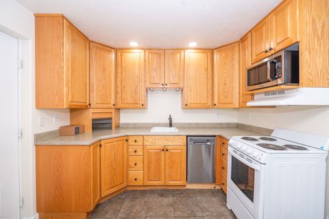 Tiny photo for 936 S DAVIS CREEK LN E, Farmington, UT 84025 (MLS # 2163796)