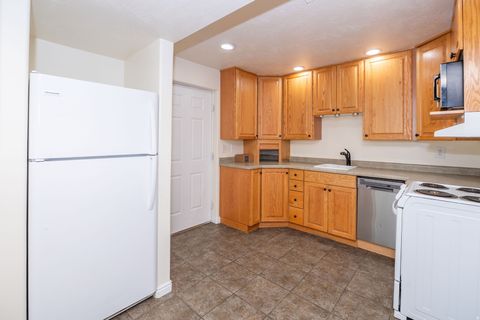 Tiny photo for 936 S DAVIS CREEK LN E, Farmington, UT 84025 (MLS # 2163796)