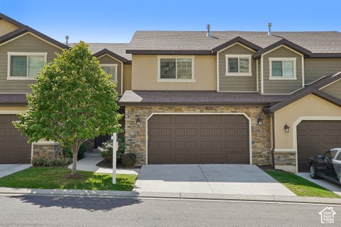 Photo of 1056 S ASPEN PL E, Provo, UT 84606 (MLS # 2186060)