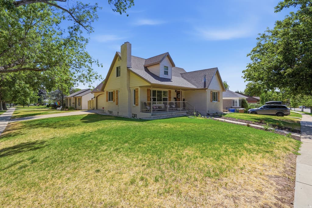 Photo of 1970 E LAIRD DR S, Salt Lake City, UT 84108 (MLS # 2174558)
