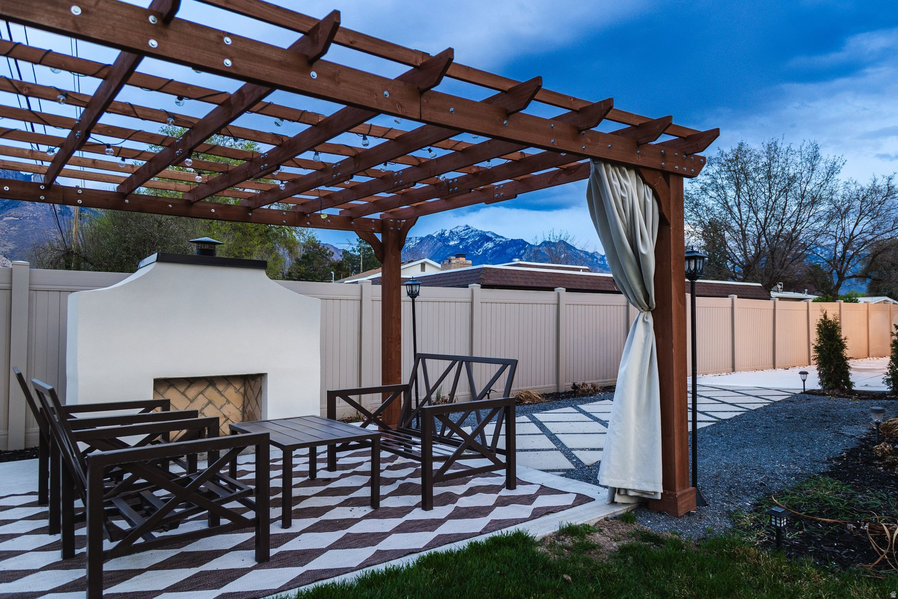 LAKEWOOD - Residential