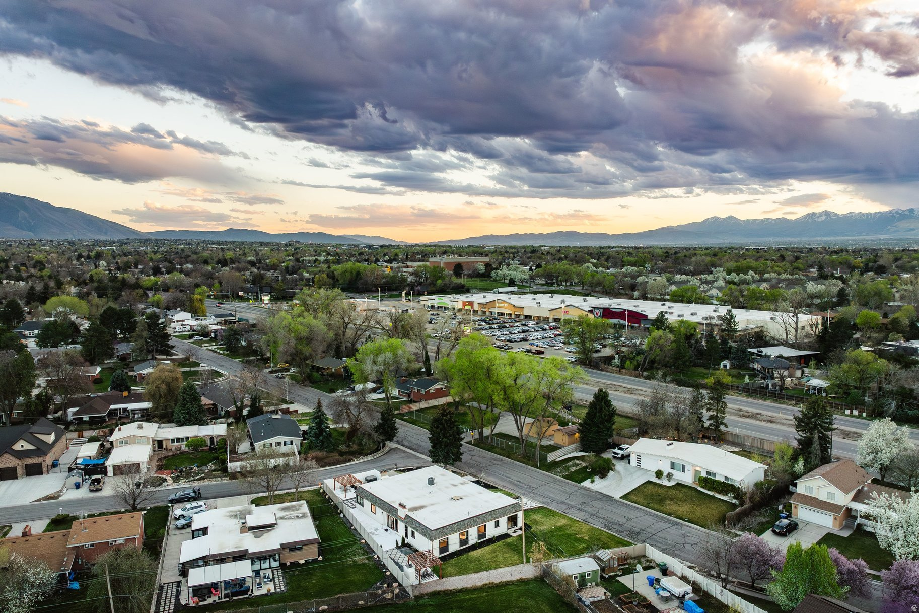 LAKEWOOD - Residential