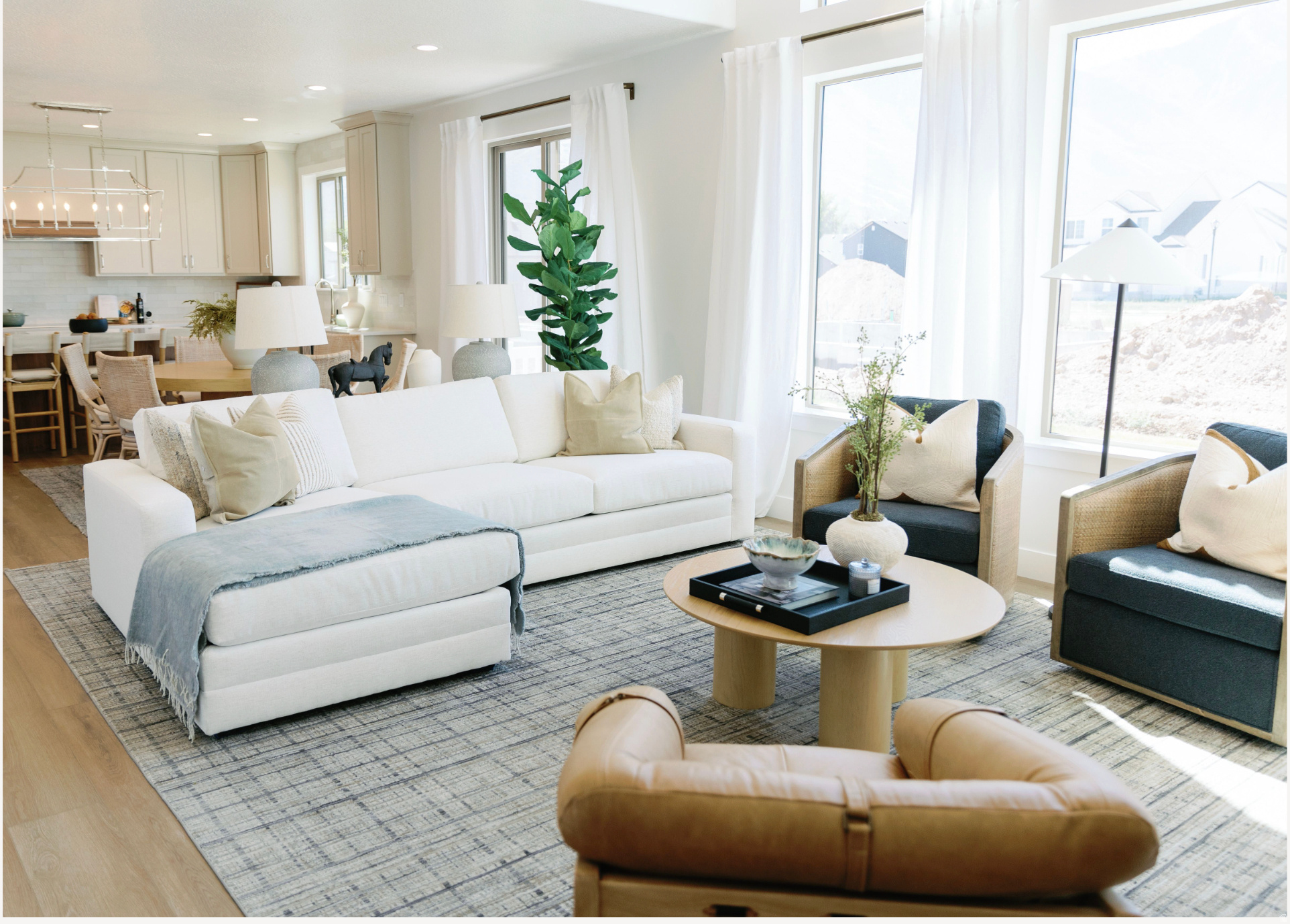 BROAD HOLLOW - Residential