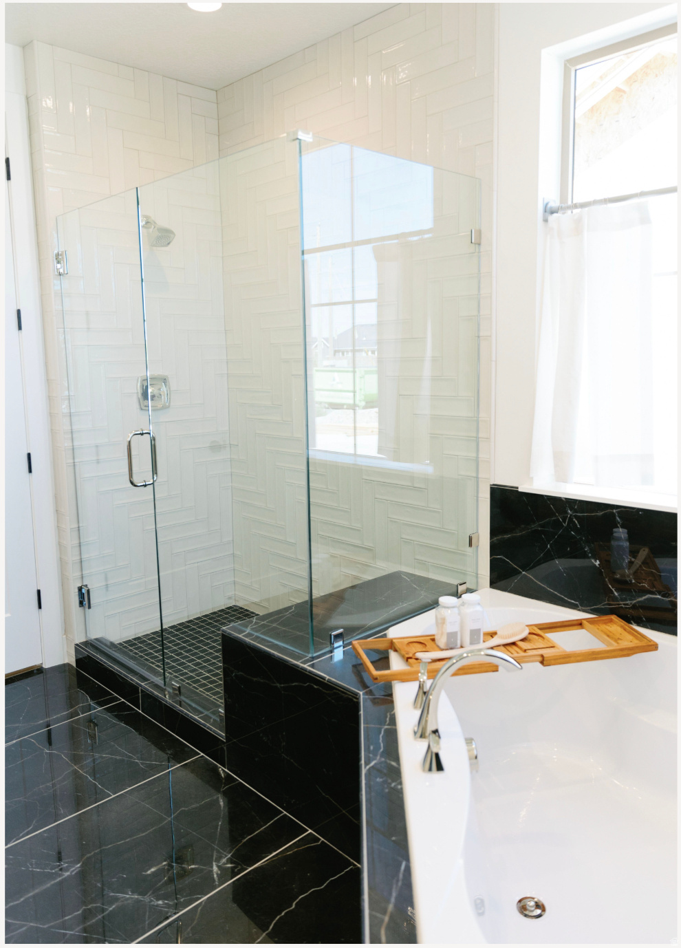 BROAD HOLLOW - Residential