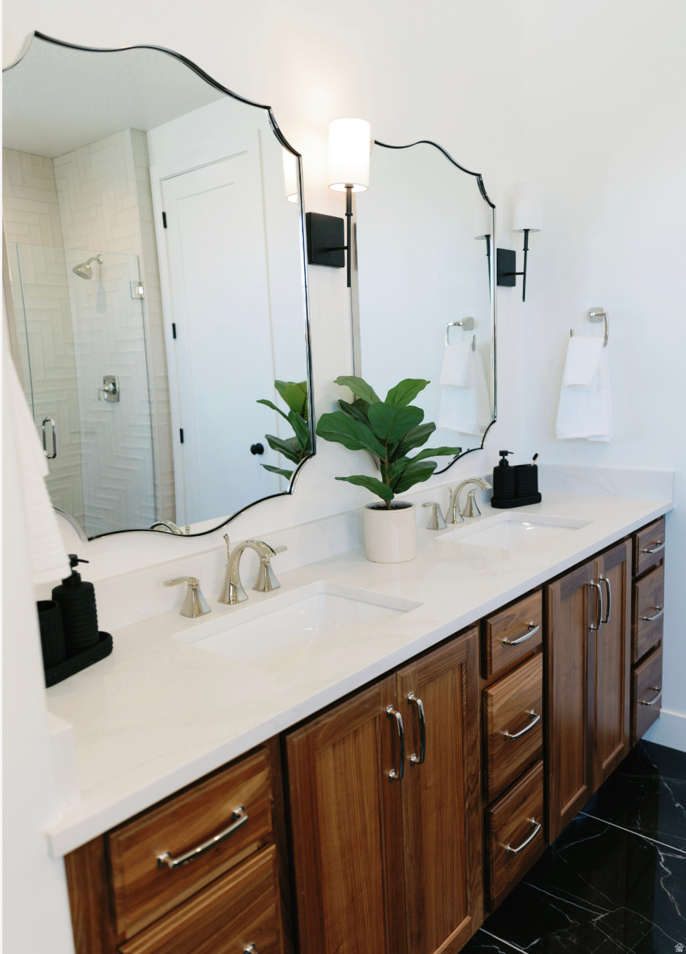 BROAD HOLLOW - Residential