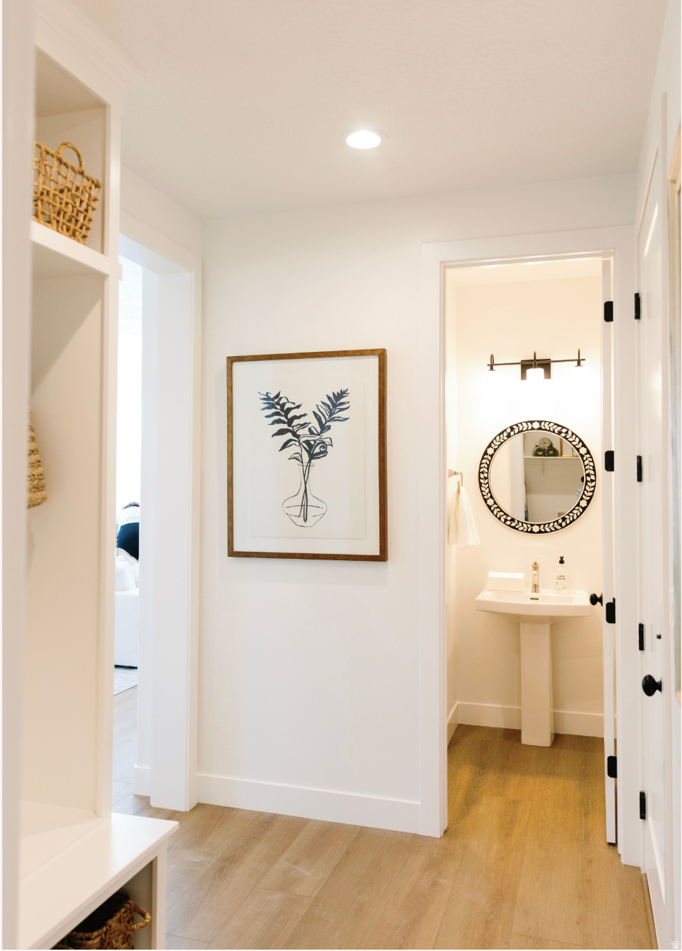 BROAD HOLLOW - Residential