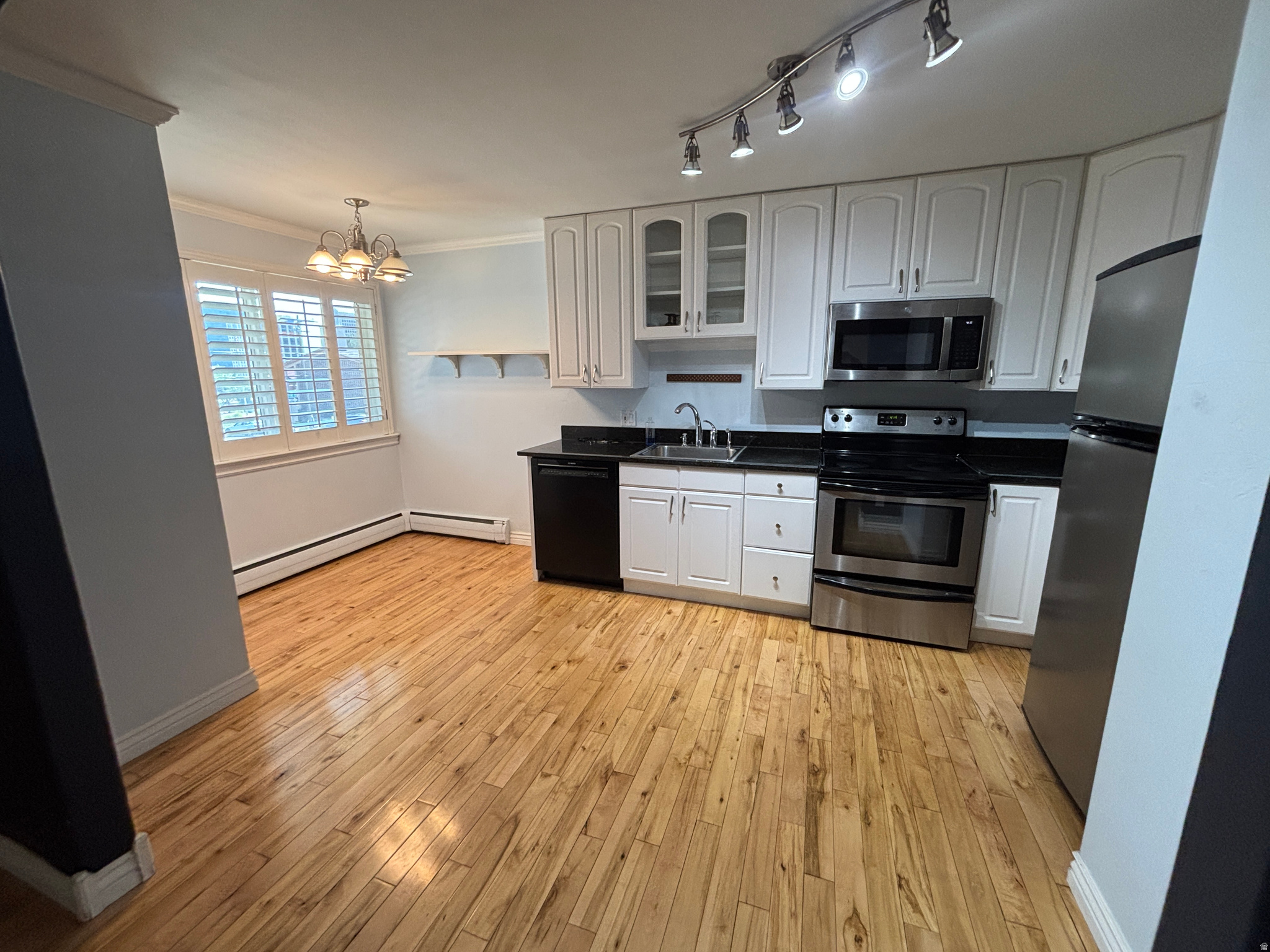 WHITE LANE - Residential