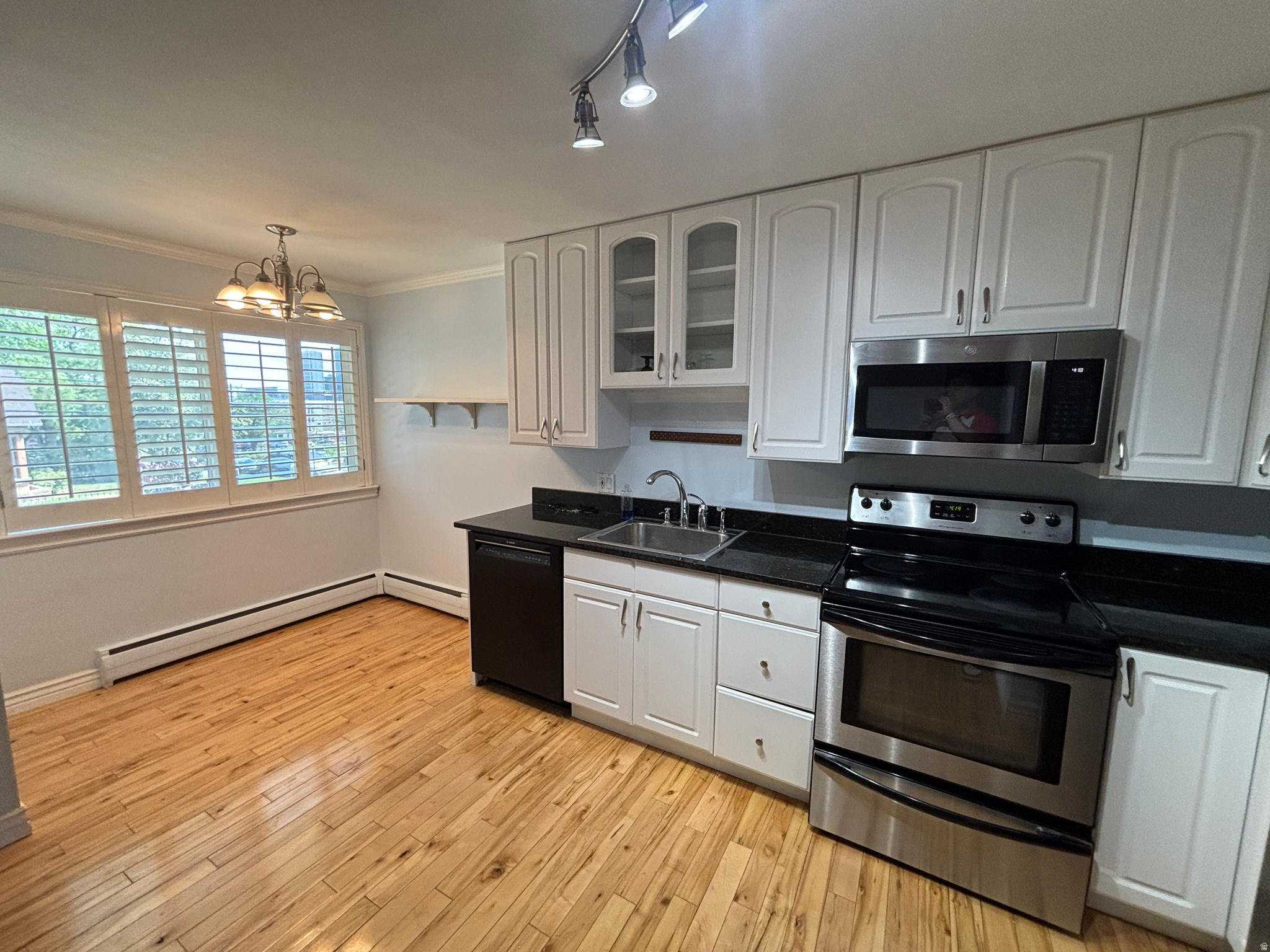 WHITE LANE - Residential
