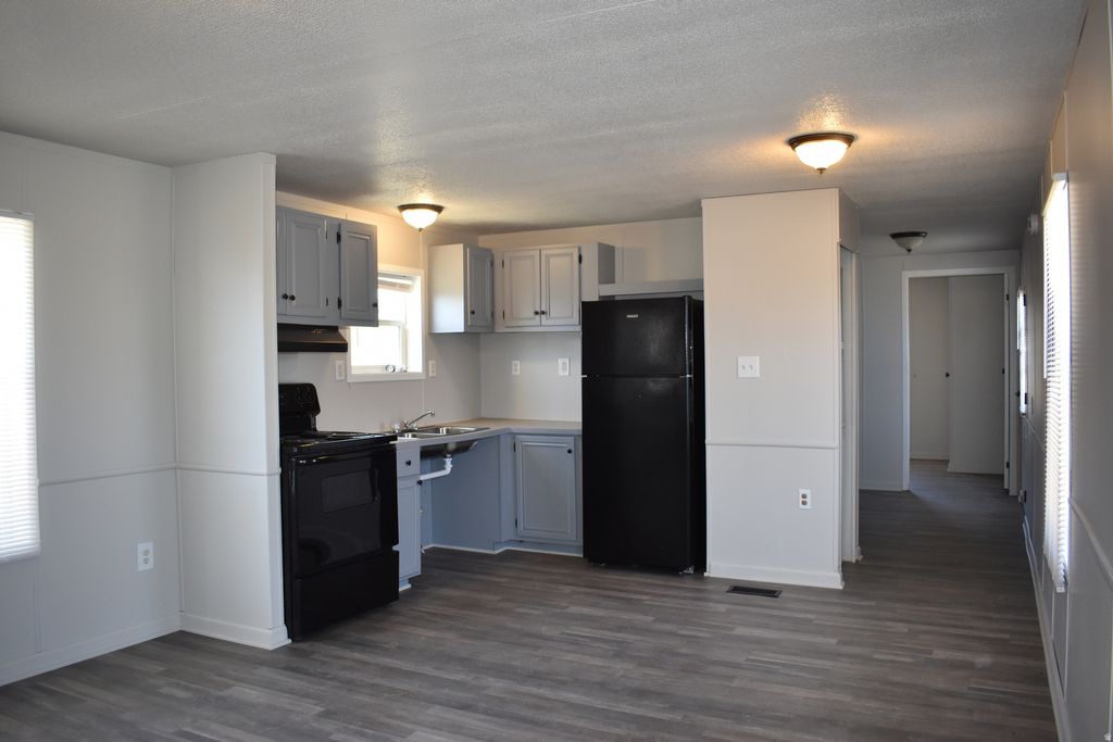 Photo of 425 N ESQUIRE PKWY #42, Castle Dale, UT 84513 (MLS # 2157130)