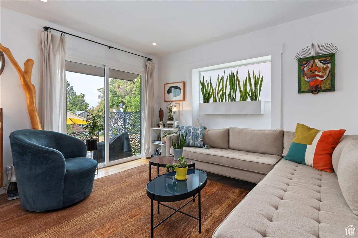 CAPITOL HILL - Residential Income