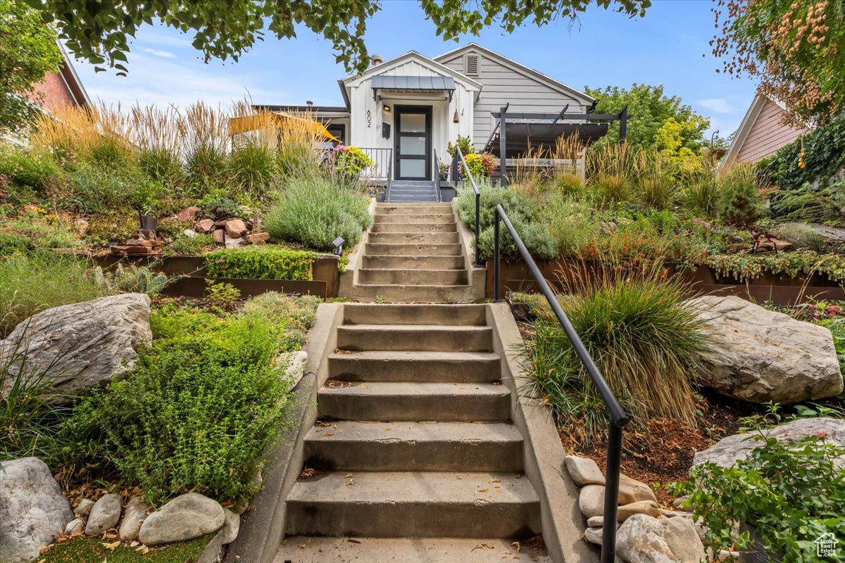 CAPITOL HILL - Residential Income
