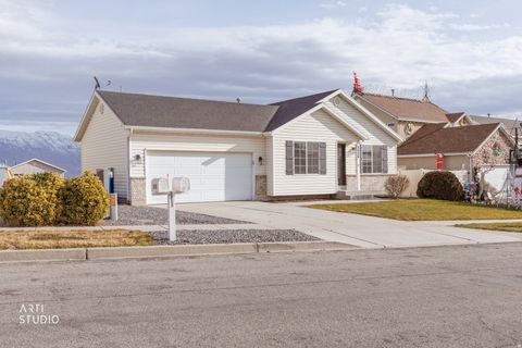 Photo of 2426 N NECTAR WAY, Saratoga Springs, UT 84045 (MLS # 2130164)