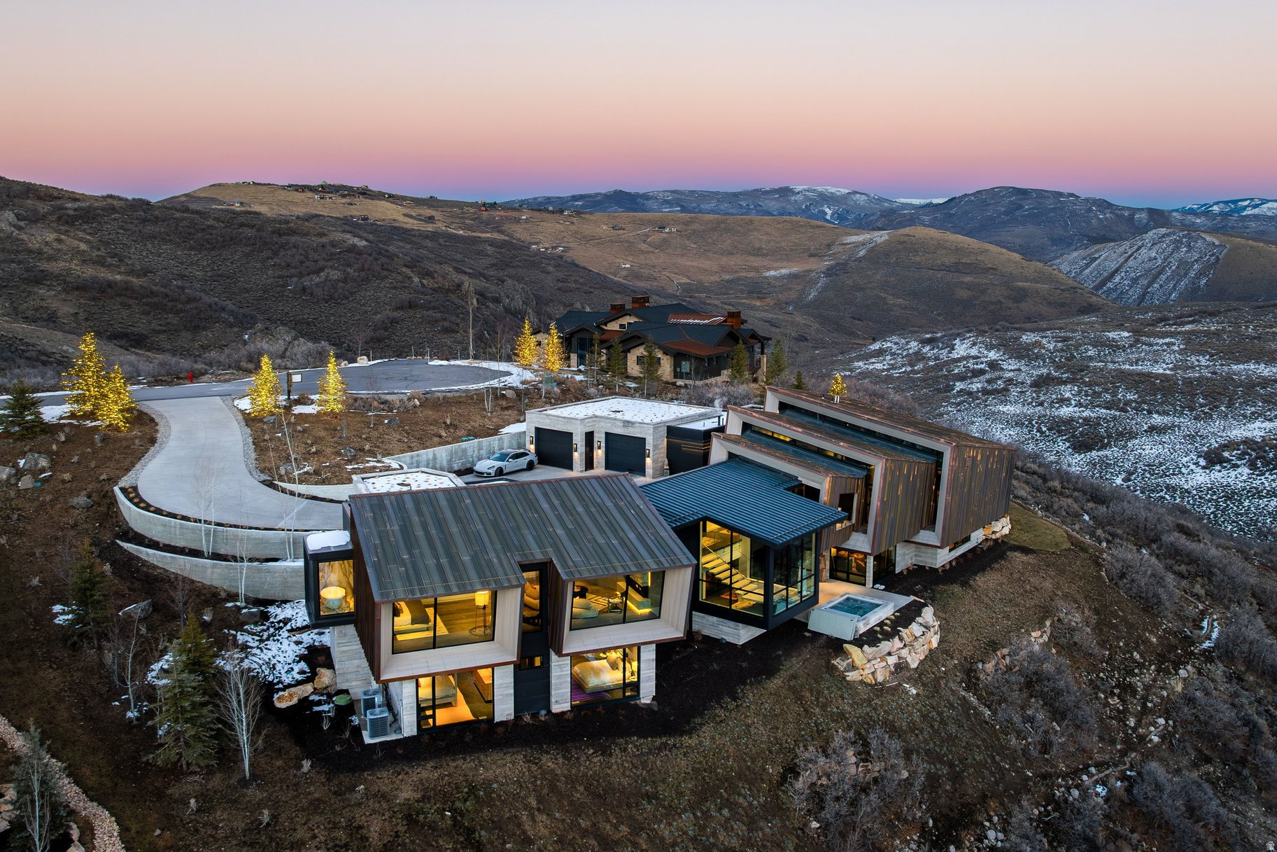4028 E OUTCROP RD