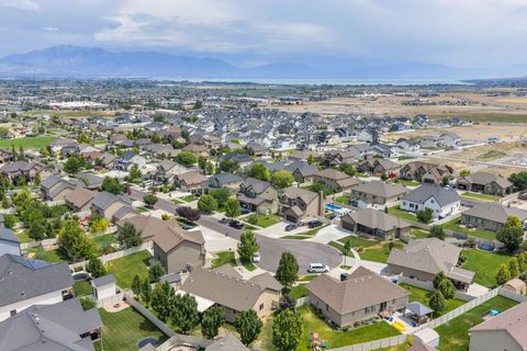 Tiny photo for 652 W SIDNEY LN, Saratoga Springs, UT 84045 (MLS # 2173537)