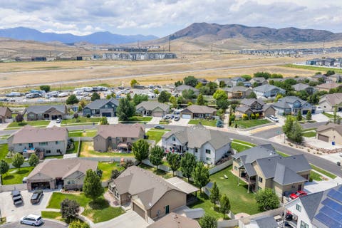Tiny photo for 652 W SIDNEY LN, Saratoga Springs, UT 84045 (MLS # 2173537)