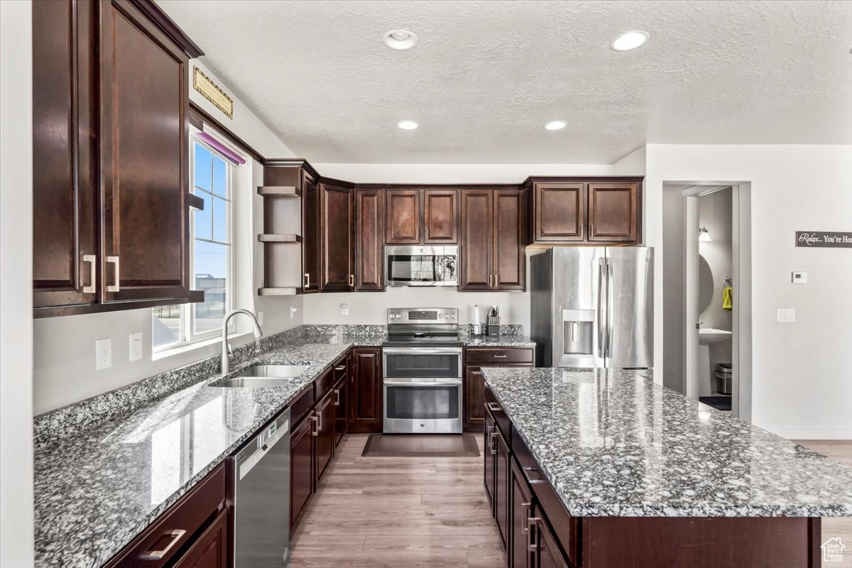 BARNES - Residential