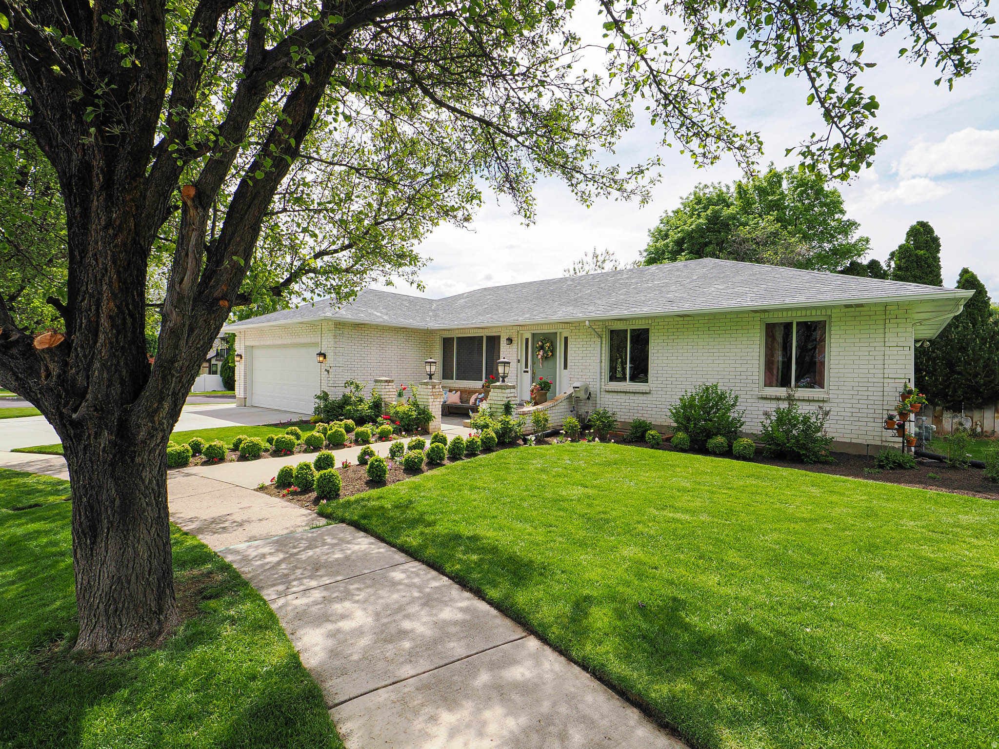 HIDDEN VALLEY COUNTRY CLUB ESTATES - Residential