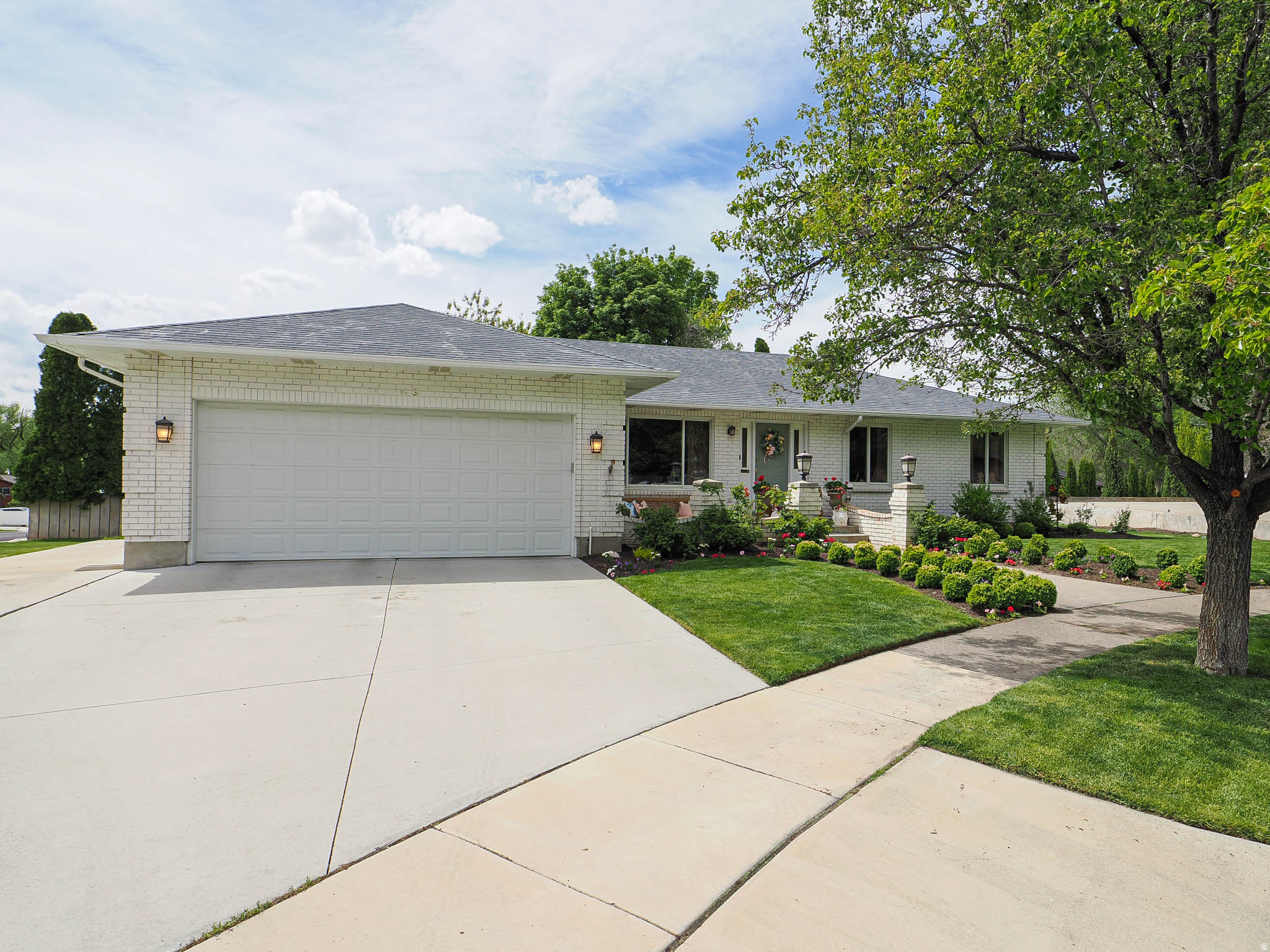 HIDDEN VALLEY COUNTRY CLUB ESTATES - Residential