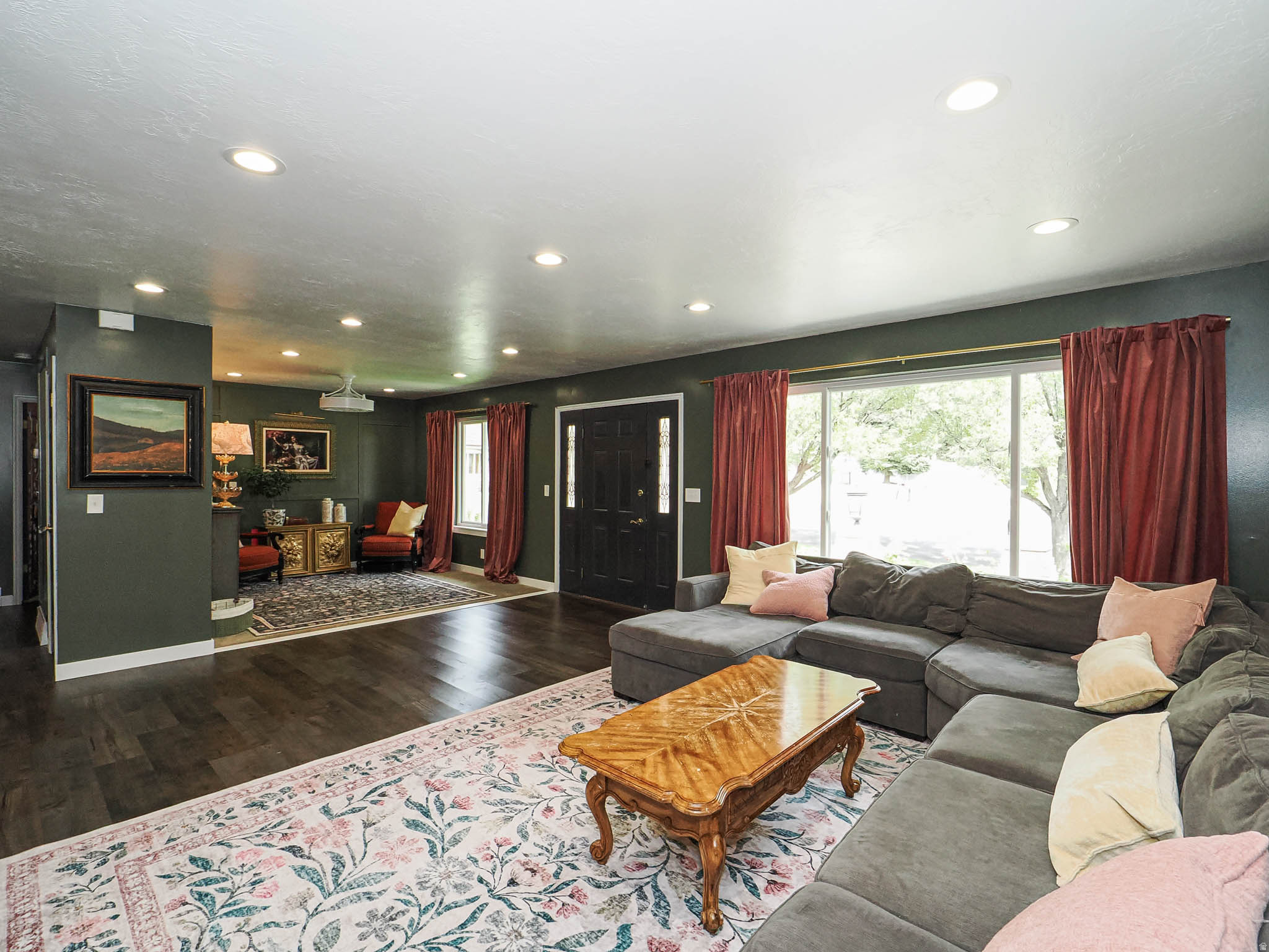 HIDDEN VALLEY COUNTRY CLUB ESTATES - Residential