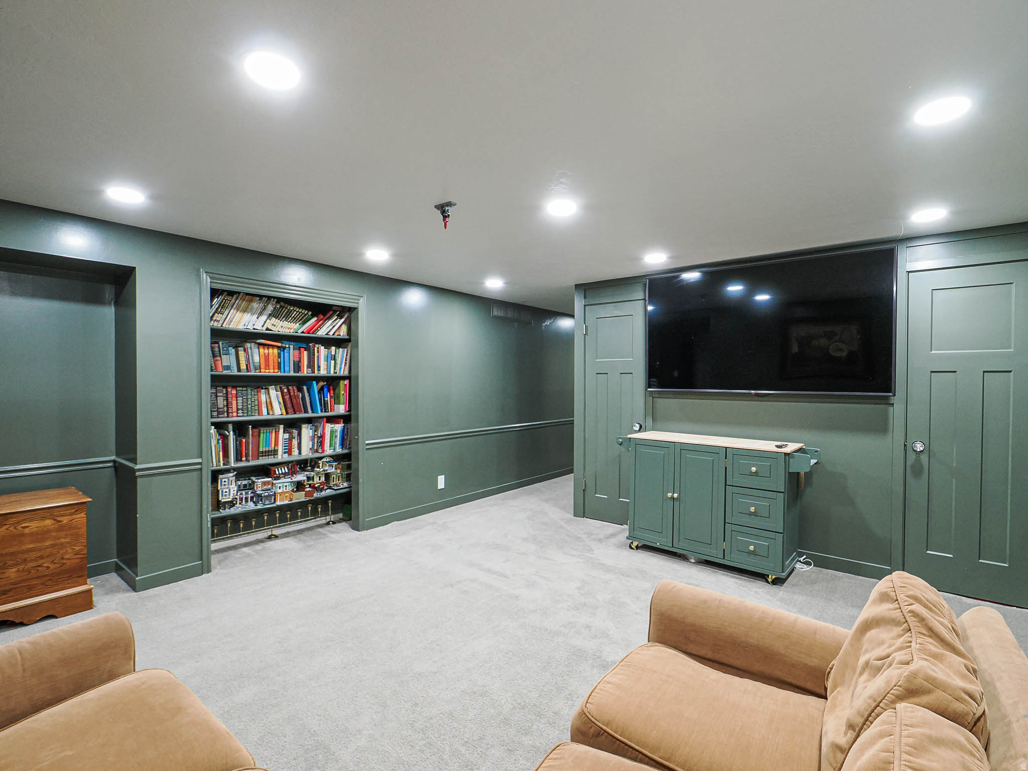 HIDDEN VALLEY COUNTRY CLUB ESTATES - Residential