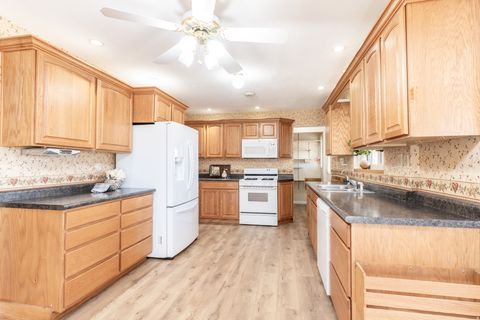 Tiny photo for 3326 S 350 W, Bountiful, UT 84010 (MLS # 2125462)