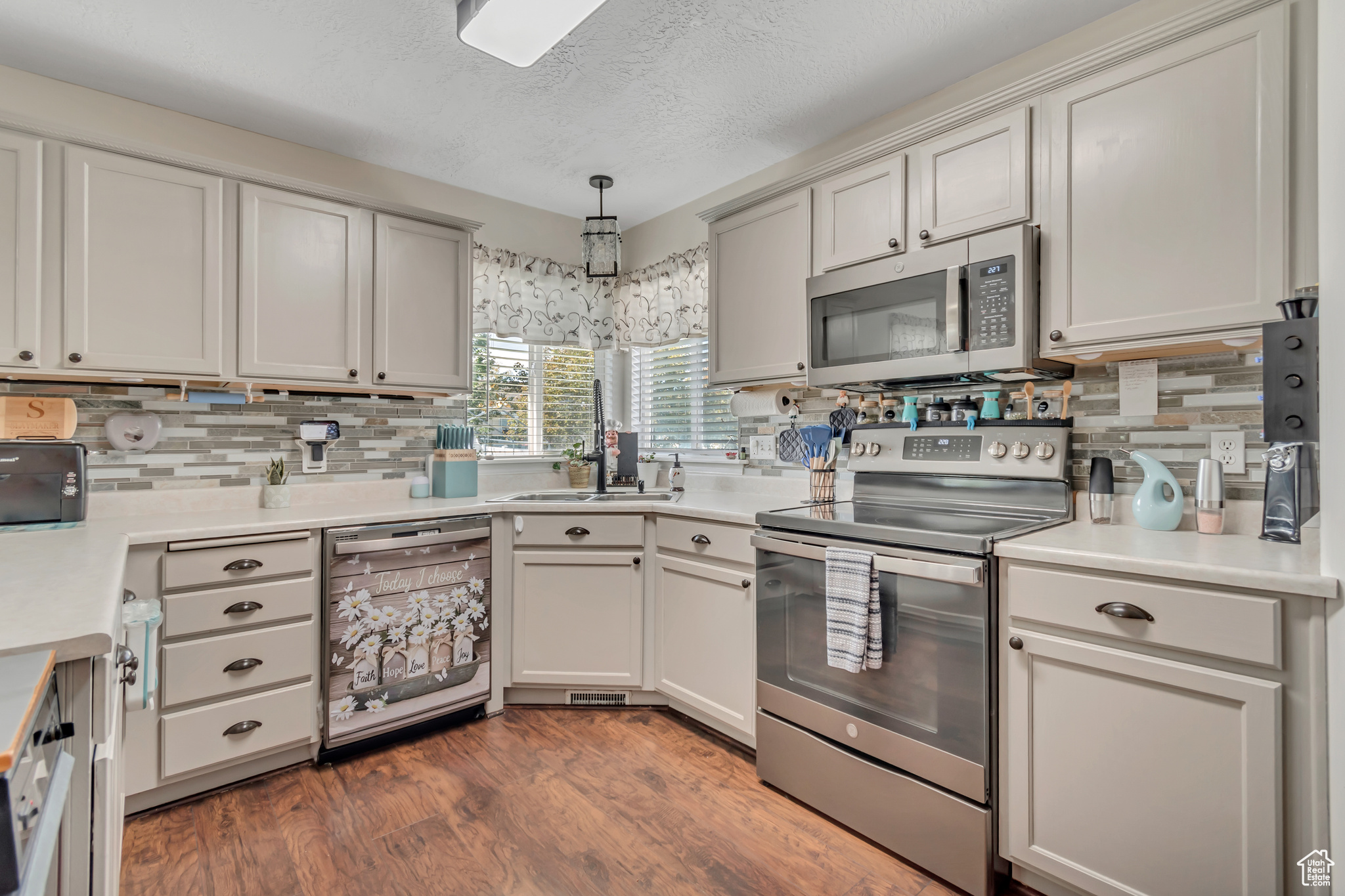 FOOTHILLS - Residential